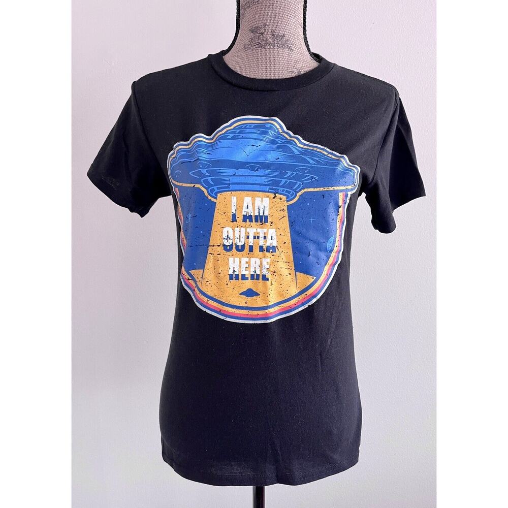 I Am Outta Here Alien Flying Saucer Spaceship Black Shirt Unisex Size Small